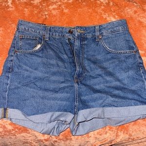 Denim high wasted mom shorts.